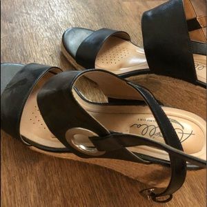 Abella platform sandals